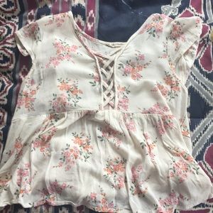 Like new top perfect for fall and summer